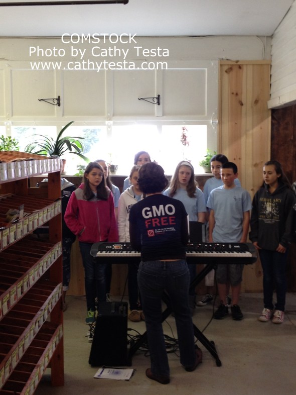 Choral sings at Comstock