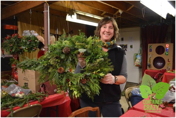 First Time Attendee Makes a Gorgeous round and square wreath!